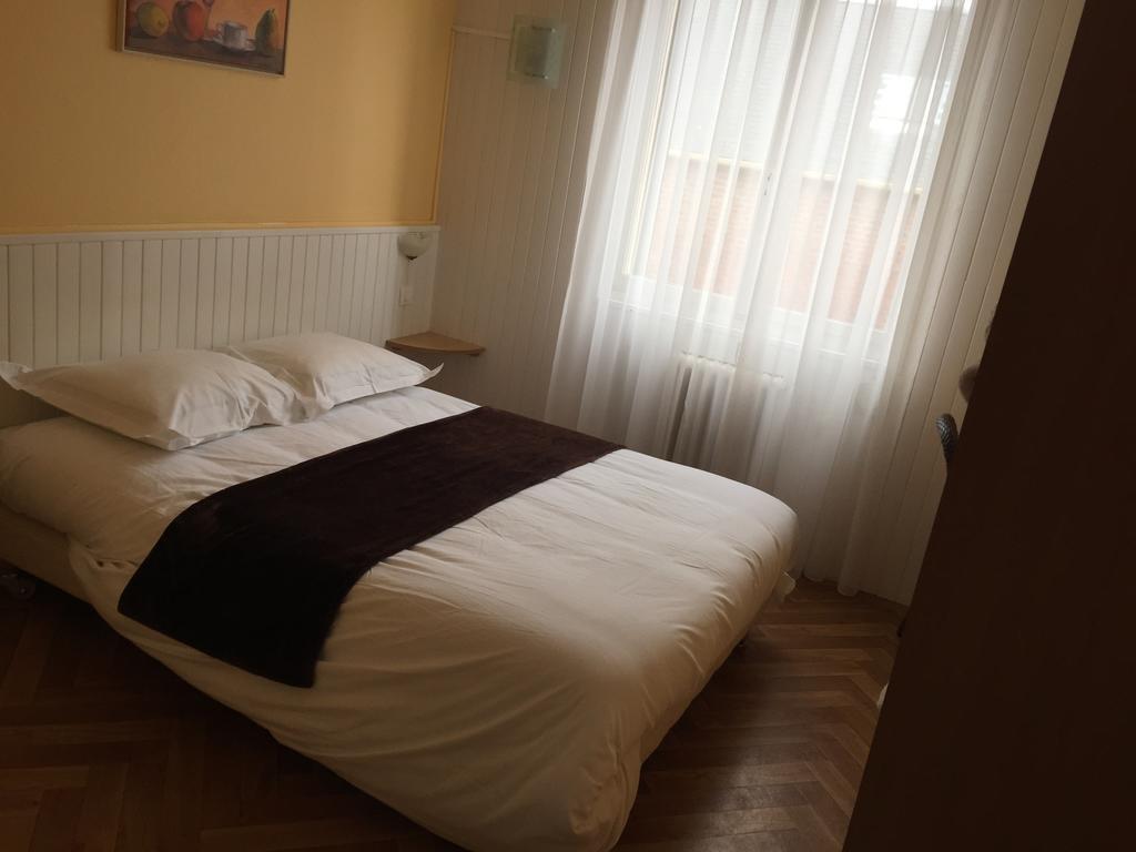 Arcantis Hotel La Residence Cergy Buitenkant foto